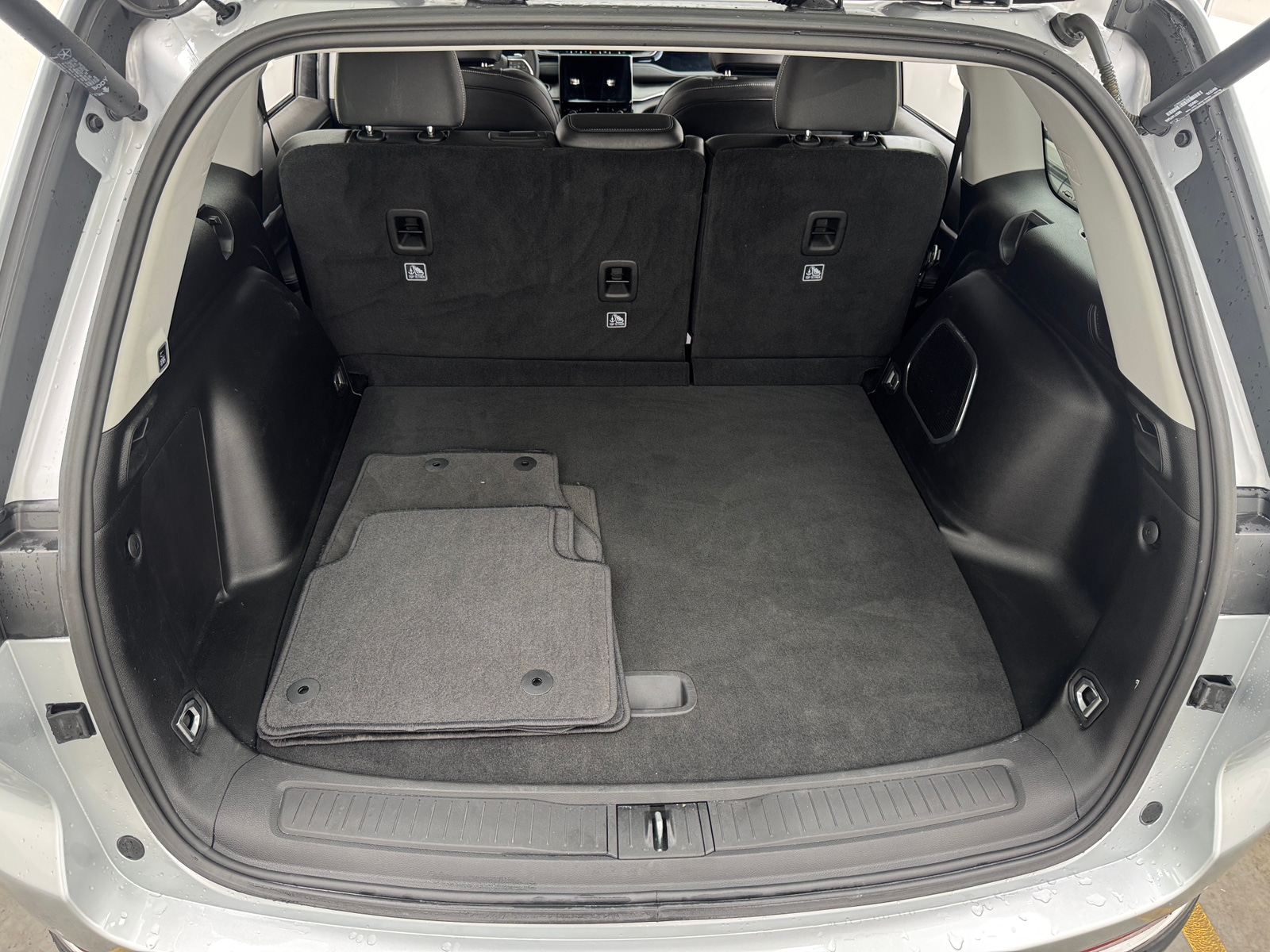 Thumbnail: 2023 Jeep Grand Cherokee - 6