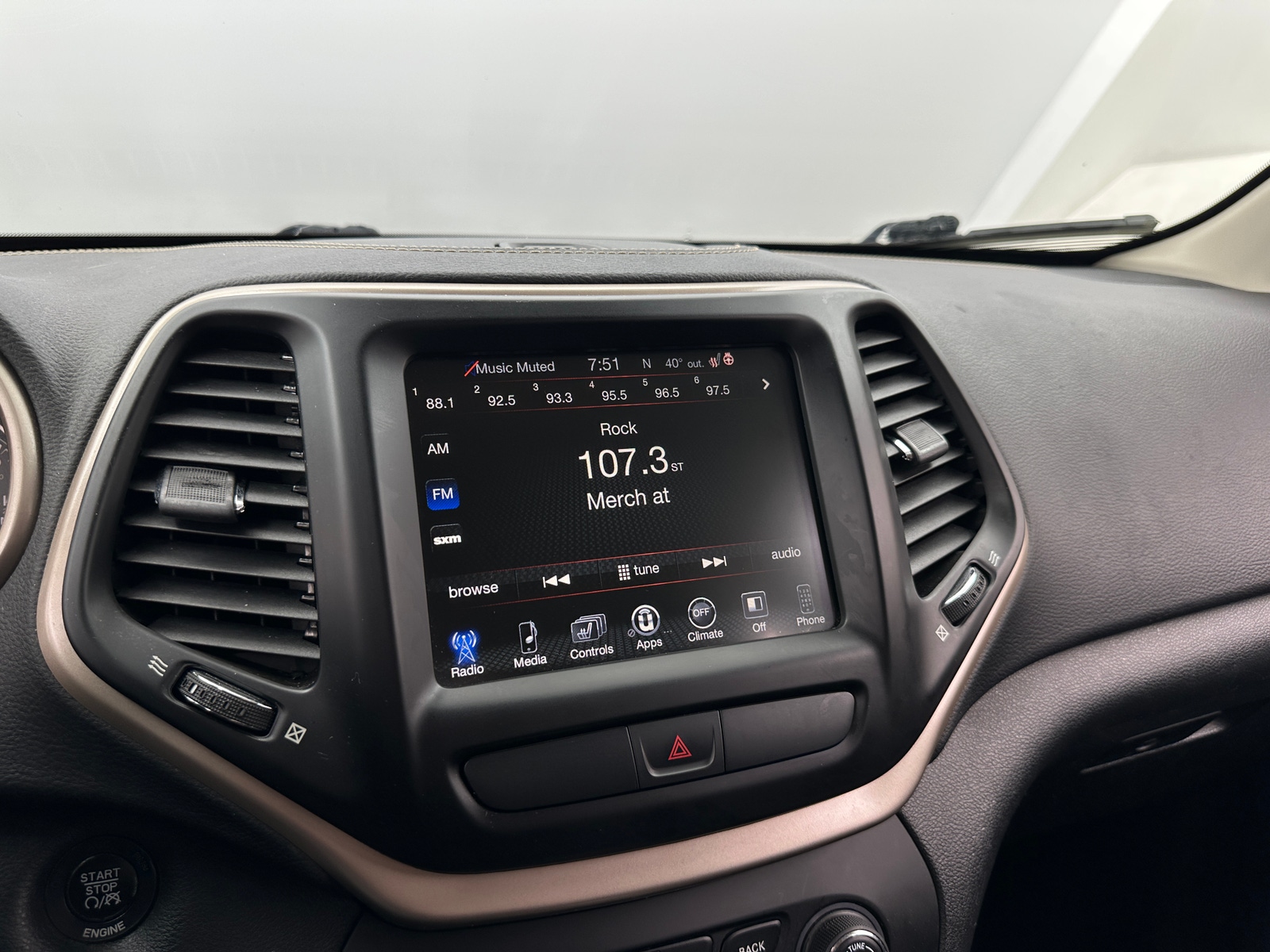 Thumbnail: 2016 Jeep Cherokee - 3