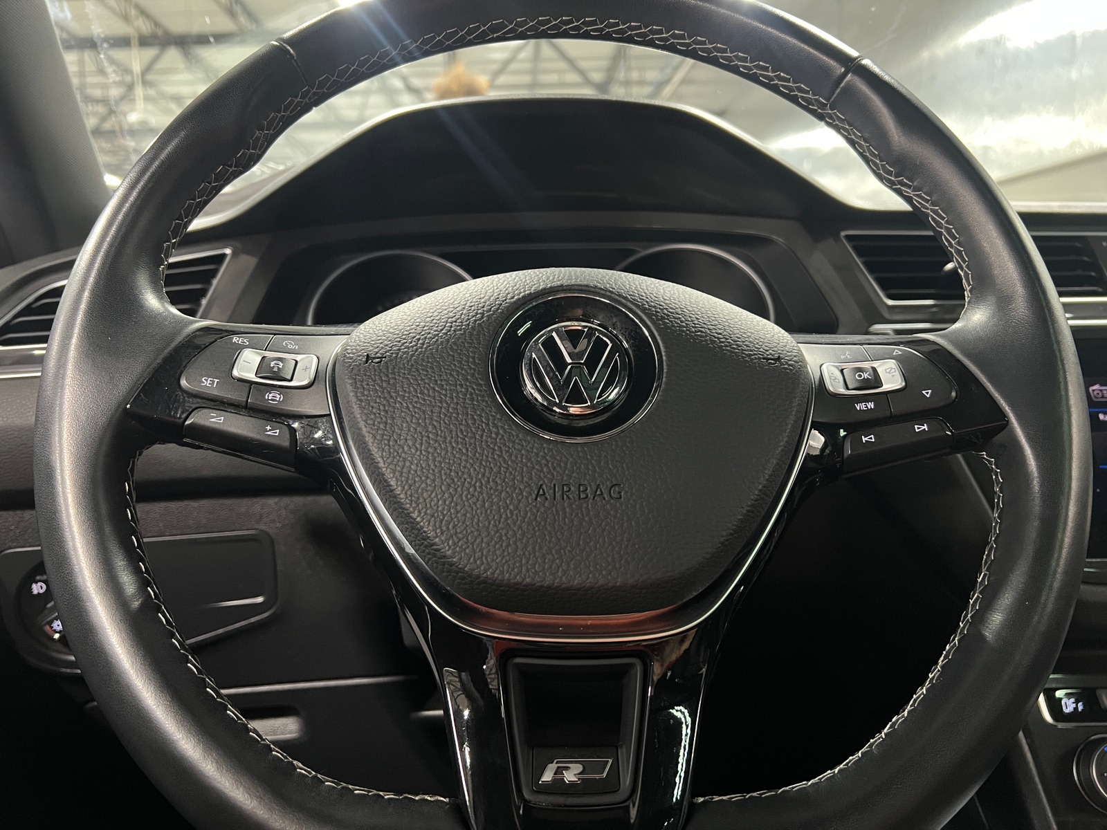 Thumbnail: 2021 Volkswagen Tiguan - 4