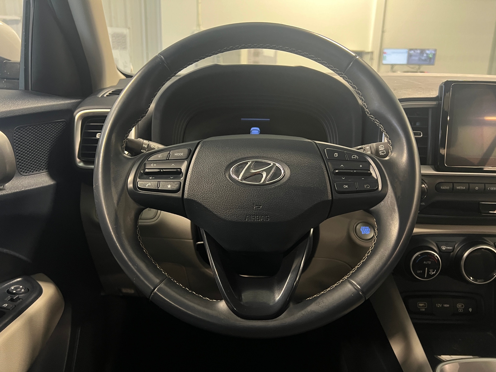 Thumbnail: 2023 Hyundai Venue - 5