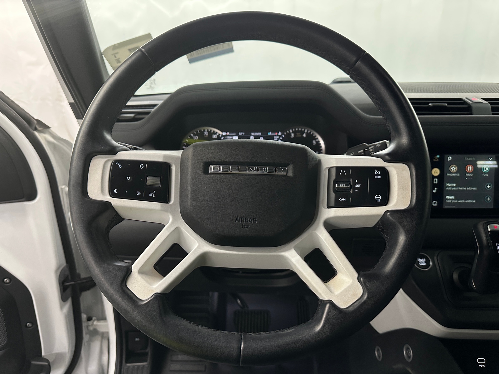 Thumbnail: 2023 Land Rover Defender - 4