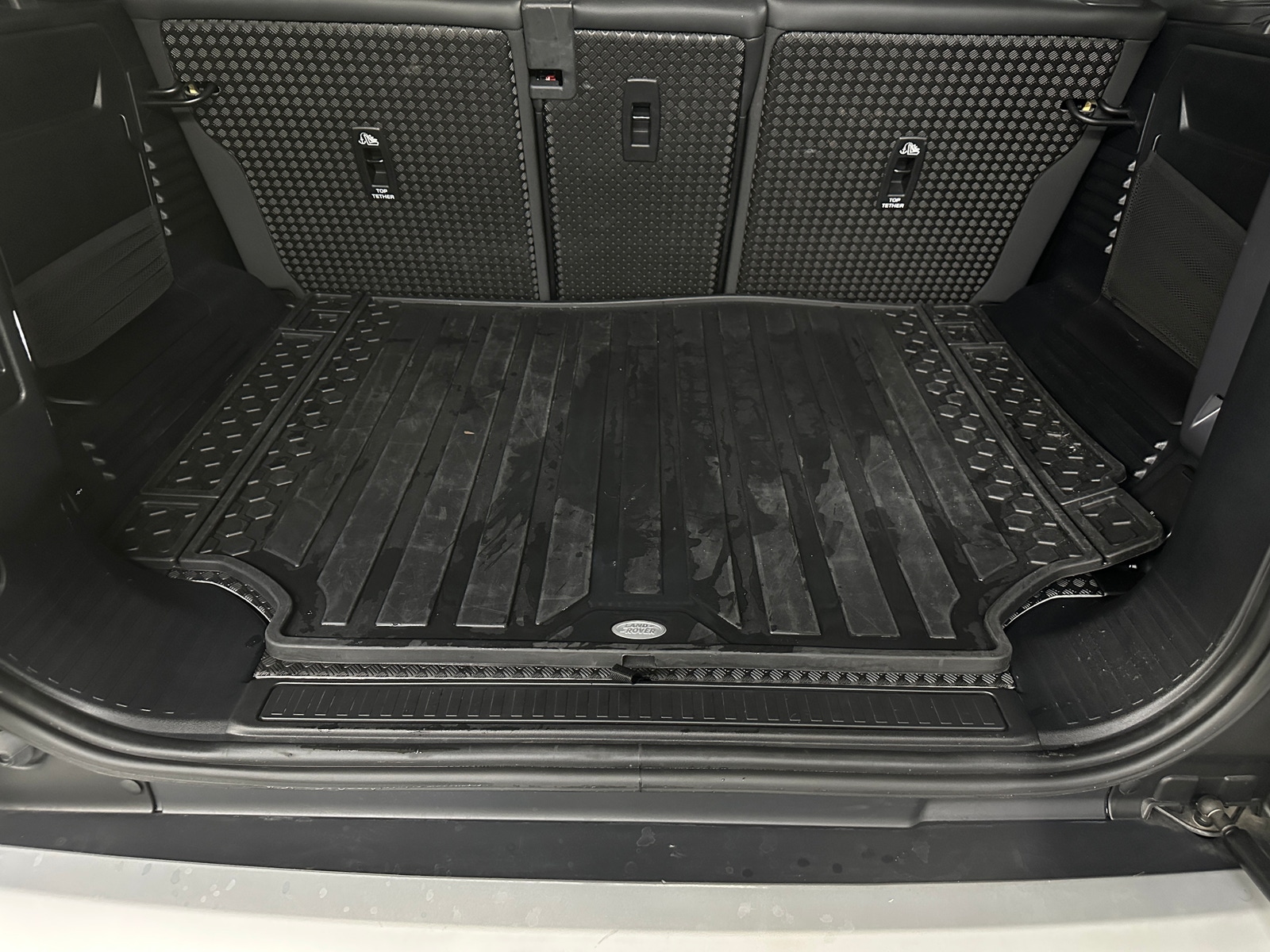 Thumbnail: 2023 Land Rover Defender - 6