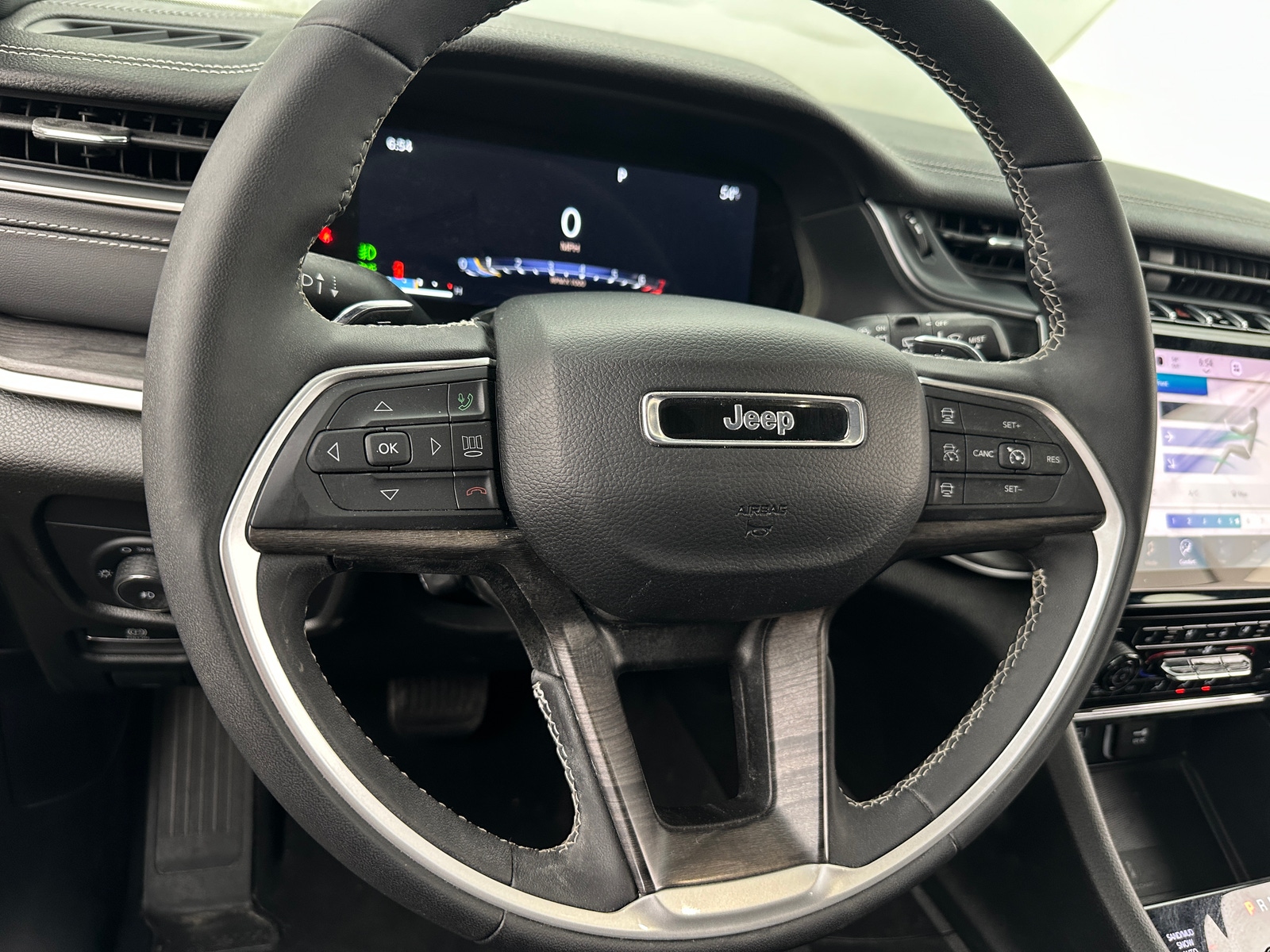 Thumbnail: 2024 Jeep Grand Cherokee L - 4