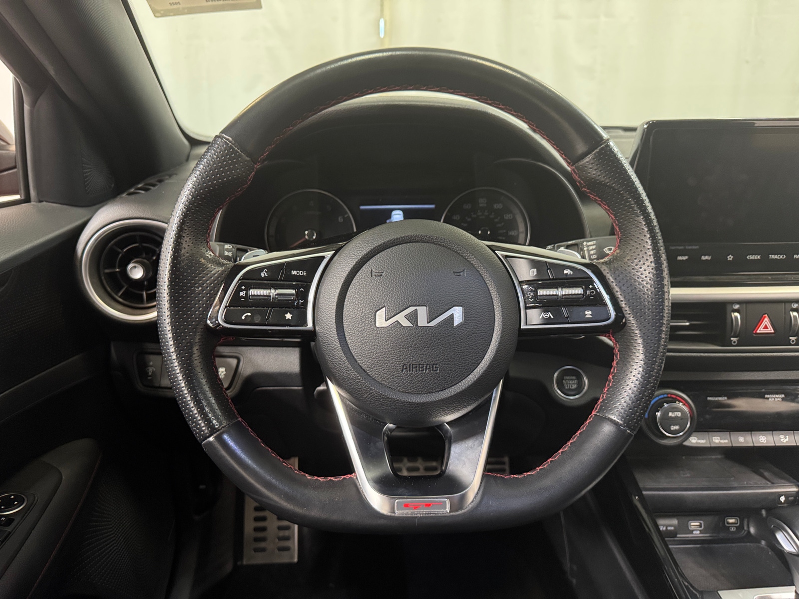 Thumbnail: 2022 Kia Forte - 4