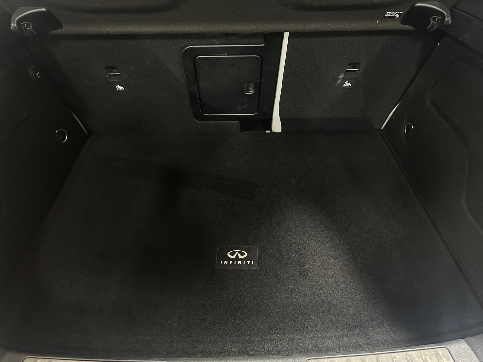 Thumbnail: 2018 INFINITI QX30 - 6