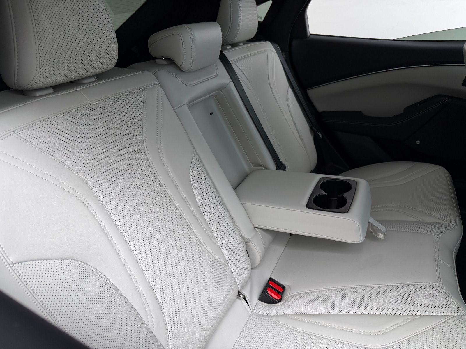 Thumbnail: 2022 Ford Mustang Mach-E - 5