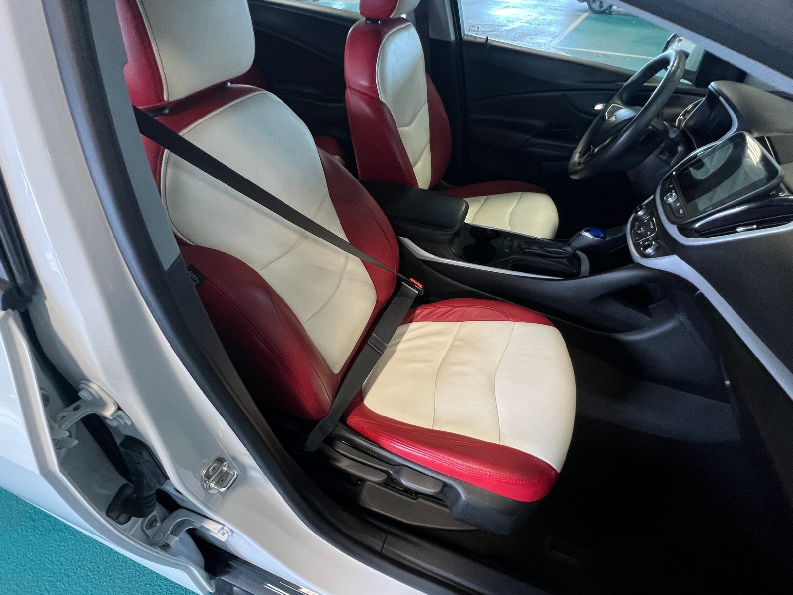 Thumbnail: 2017 Chevrolet Volt - 2