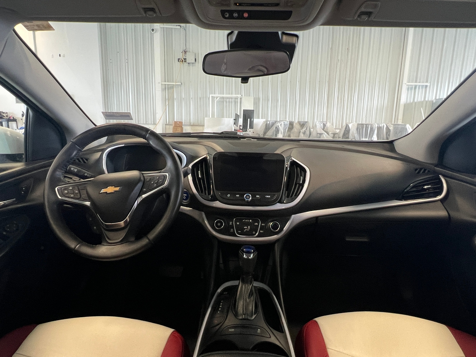 Thumbnail: 2017 Chevrolet Volt - 3