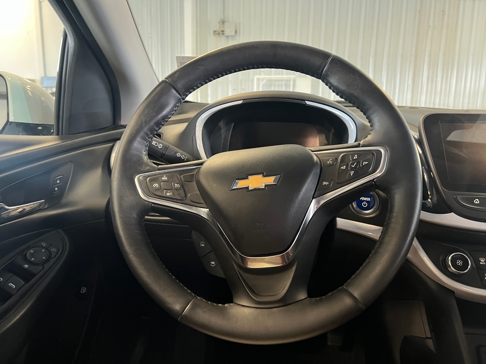 Thumbnail: 2017 Chevrolet Volt - 5