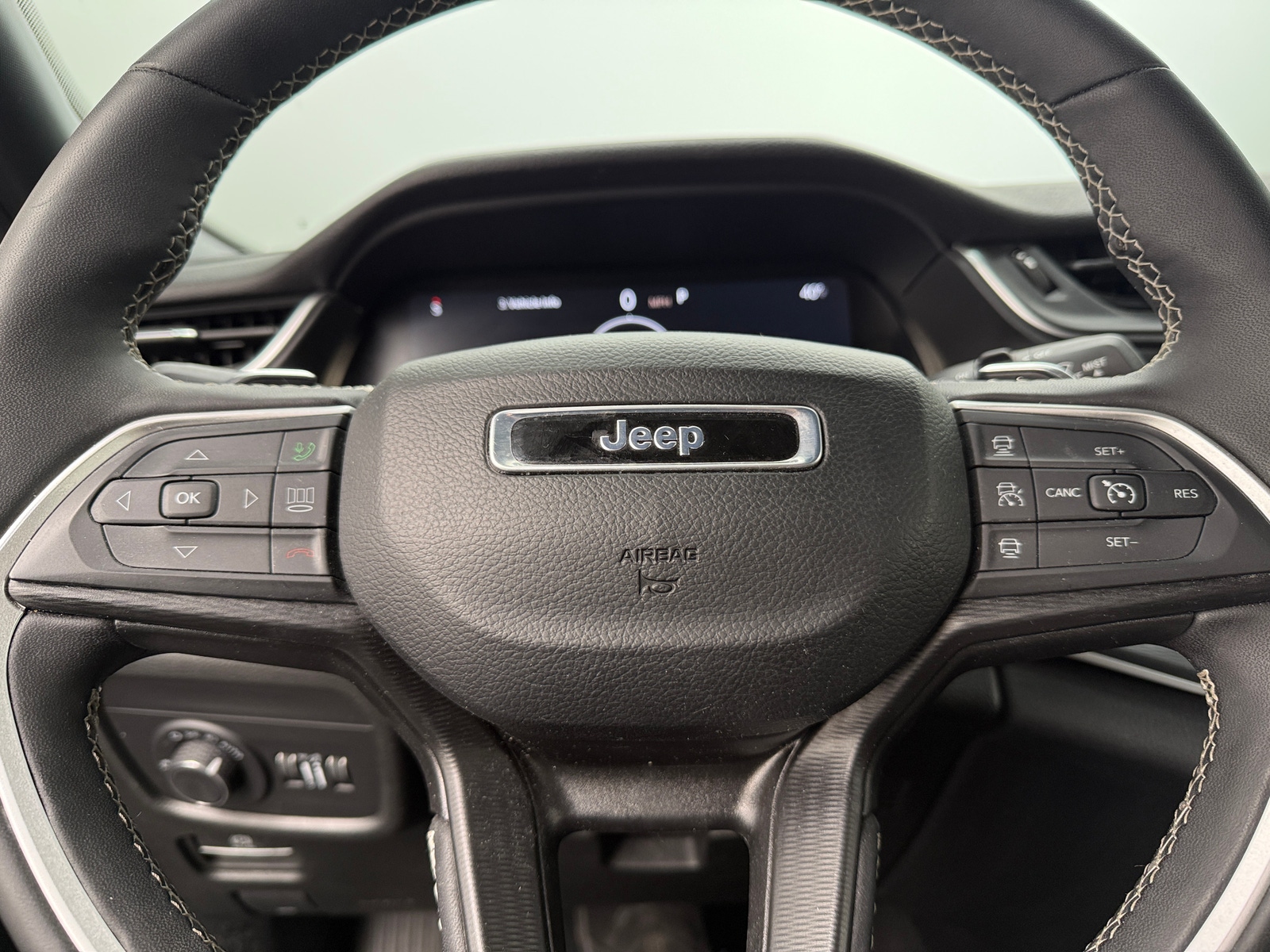 Thumbnail: 2024 Jeep Grand Cherokee L - 4