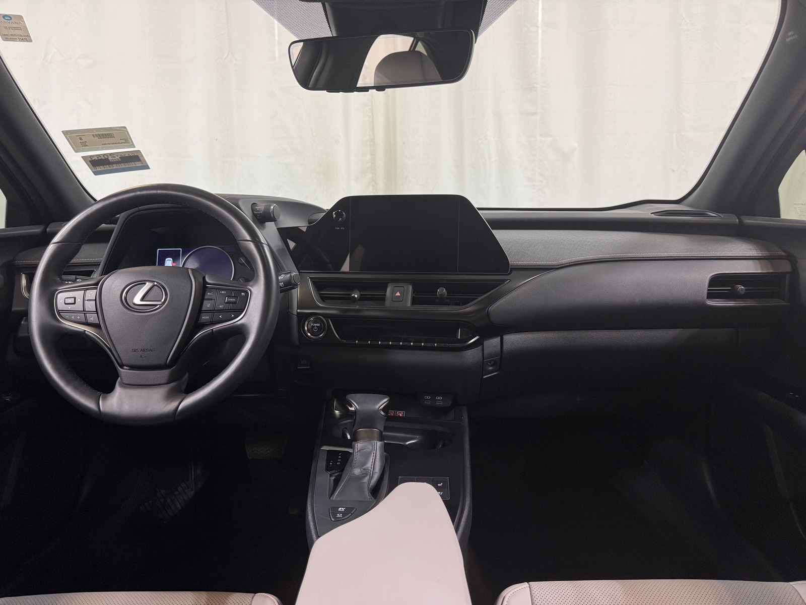 Thumbnail: 2024 Lexus UX - 2