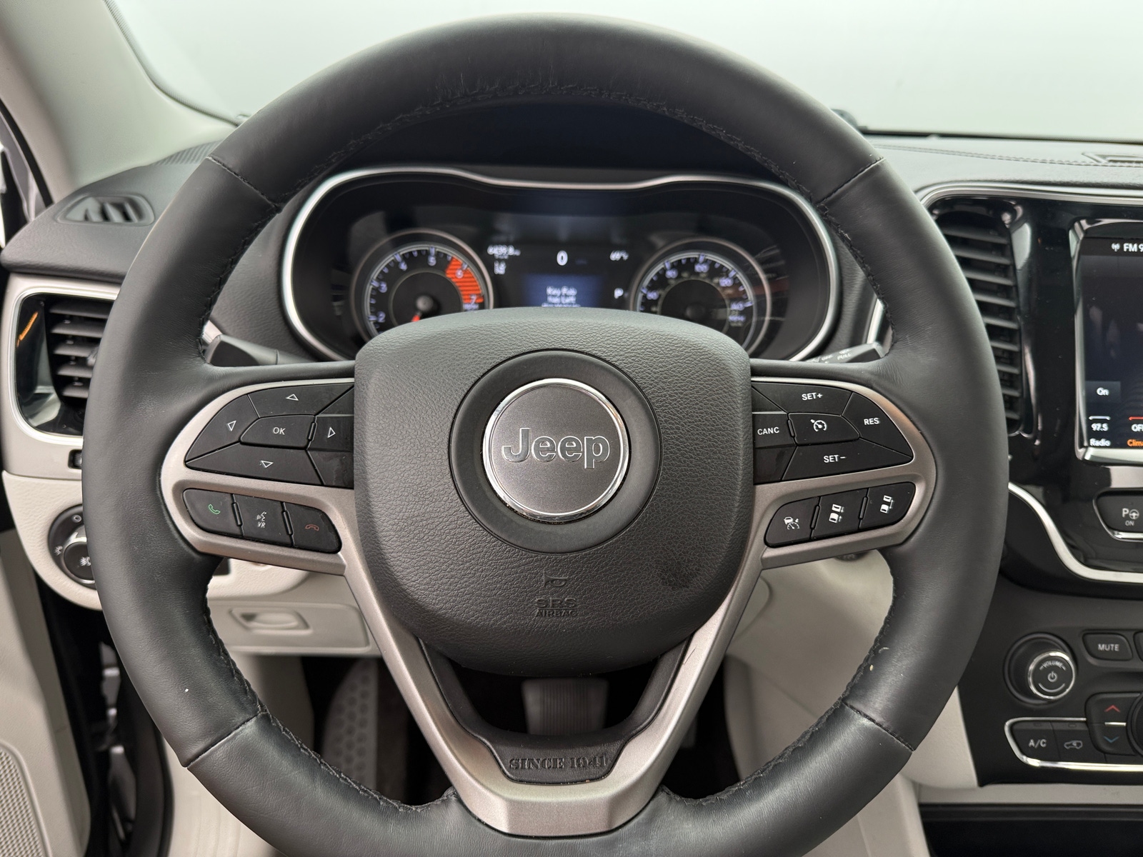 Thumbnail: 2019 Jeep Cherokee - 4