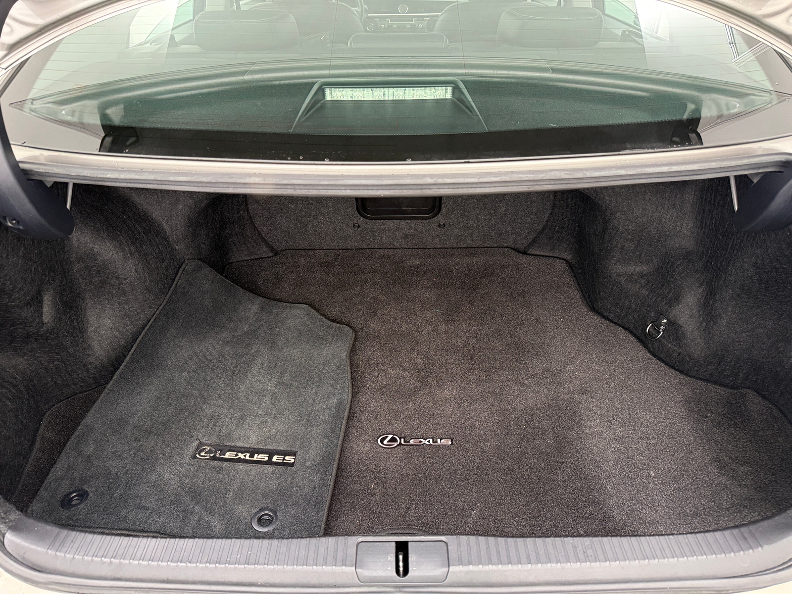 Thumbnail: 2017 Lexus ES - 6