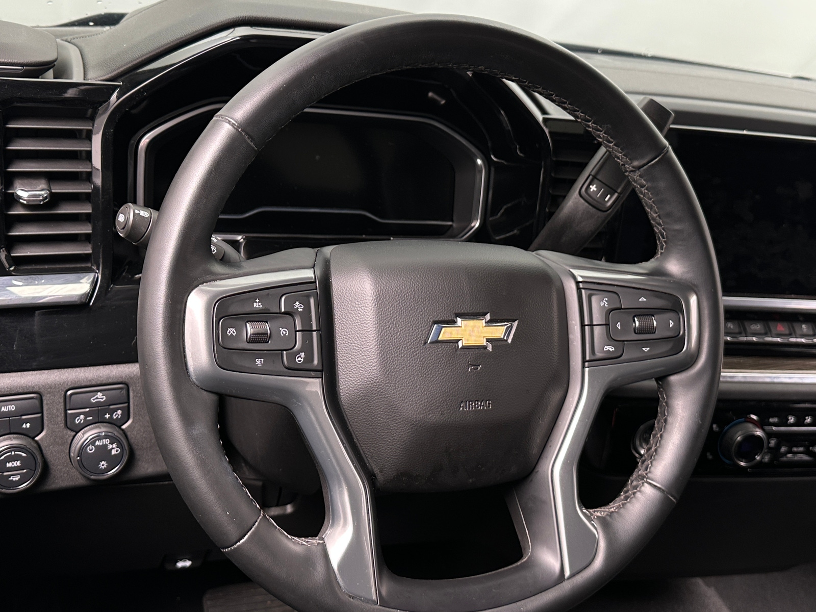 Thumbnail: 2023 Chevrolet Silverado 1500 - 5