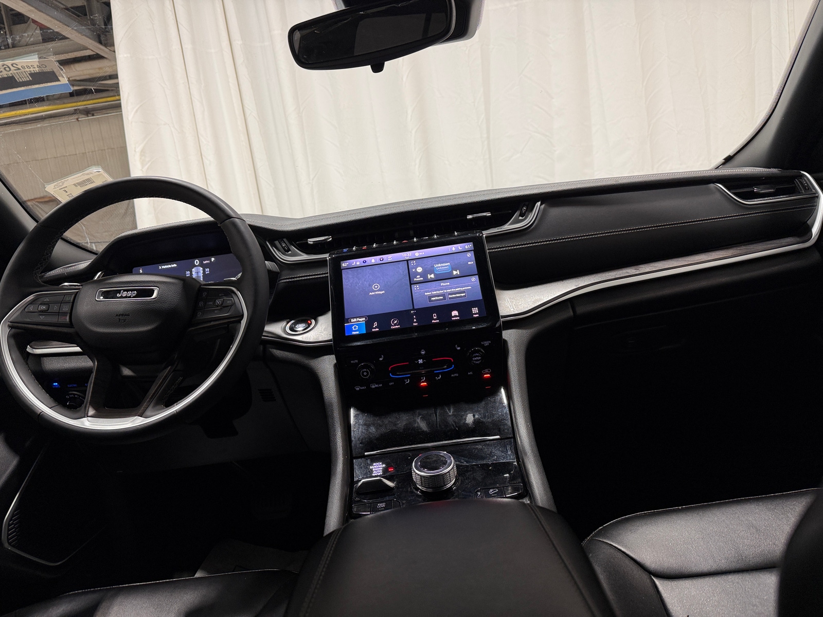 Thumbnail: 2024 Jeep Grand Cherokee - 3