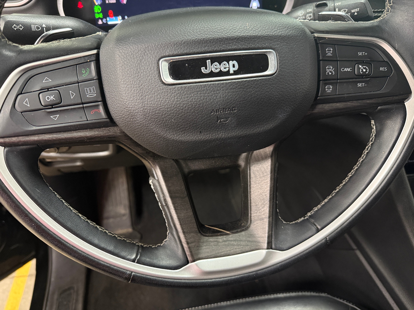 Thumbnail: 2022 Jeep Grand Cherokee L - 4