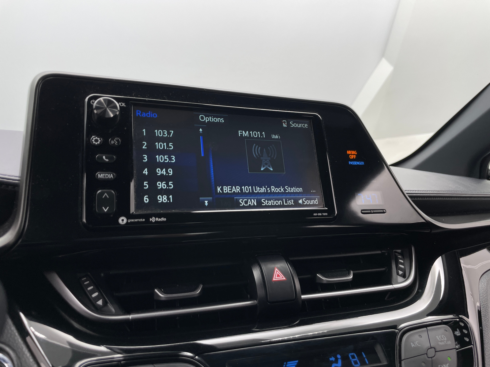 Thumbnail: 2018 Toyota C-HR - 4