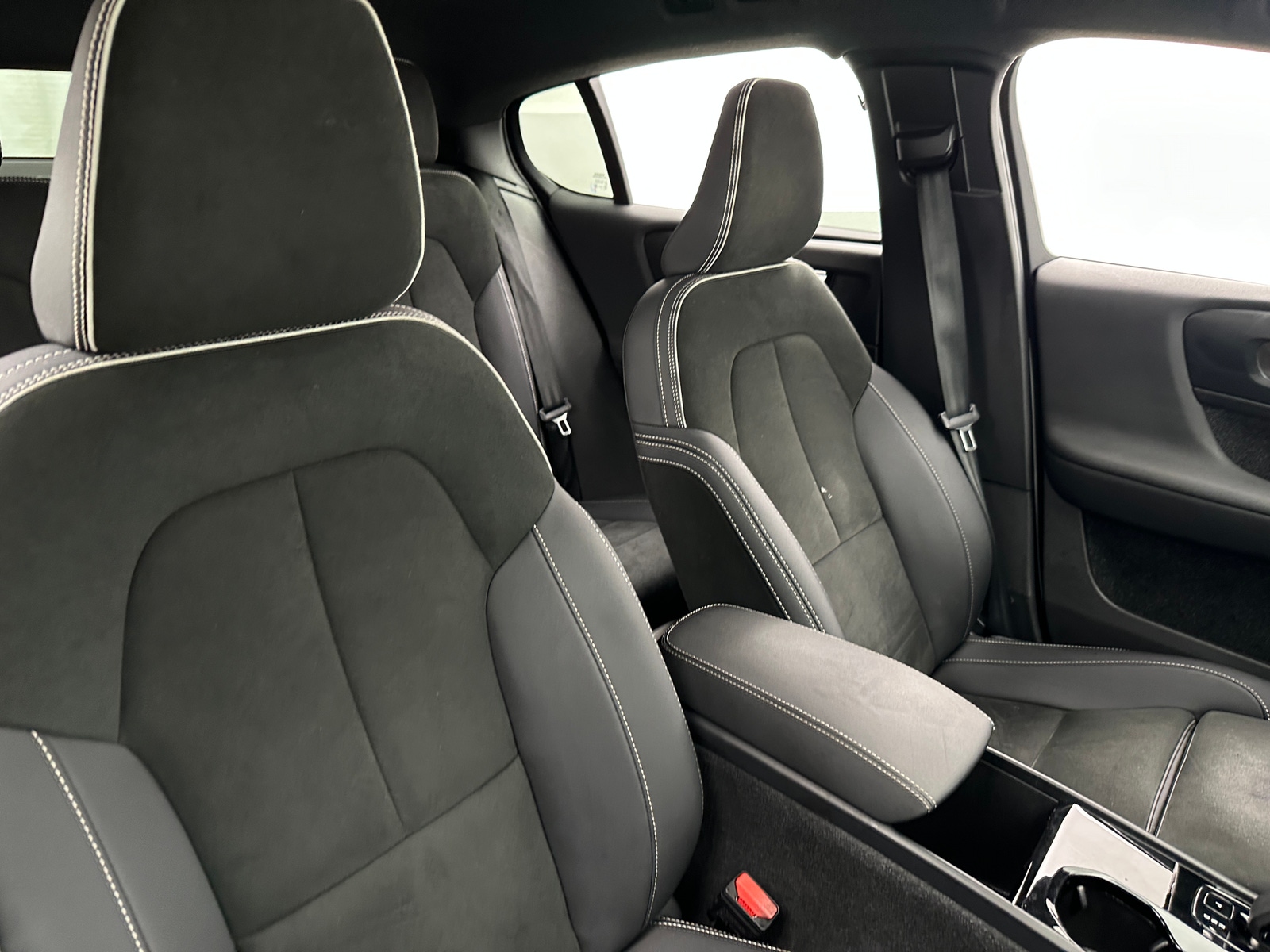 Thumbnail: 2023 Volvo C40 - 2