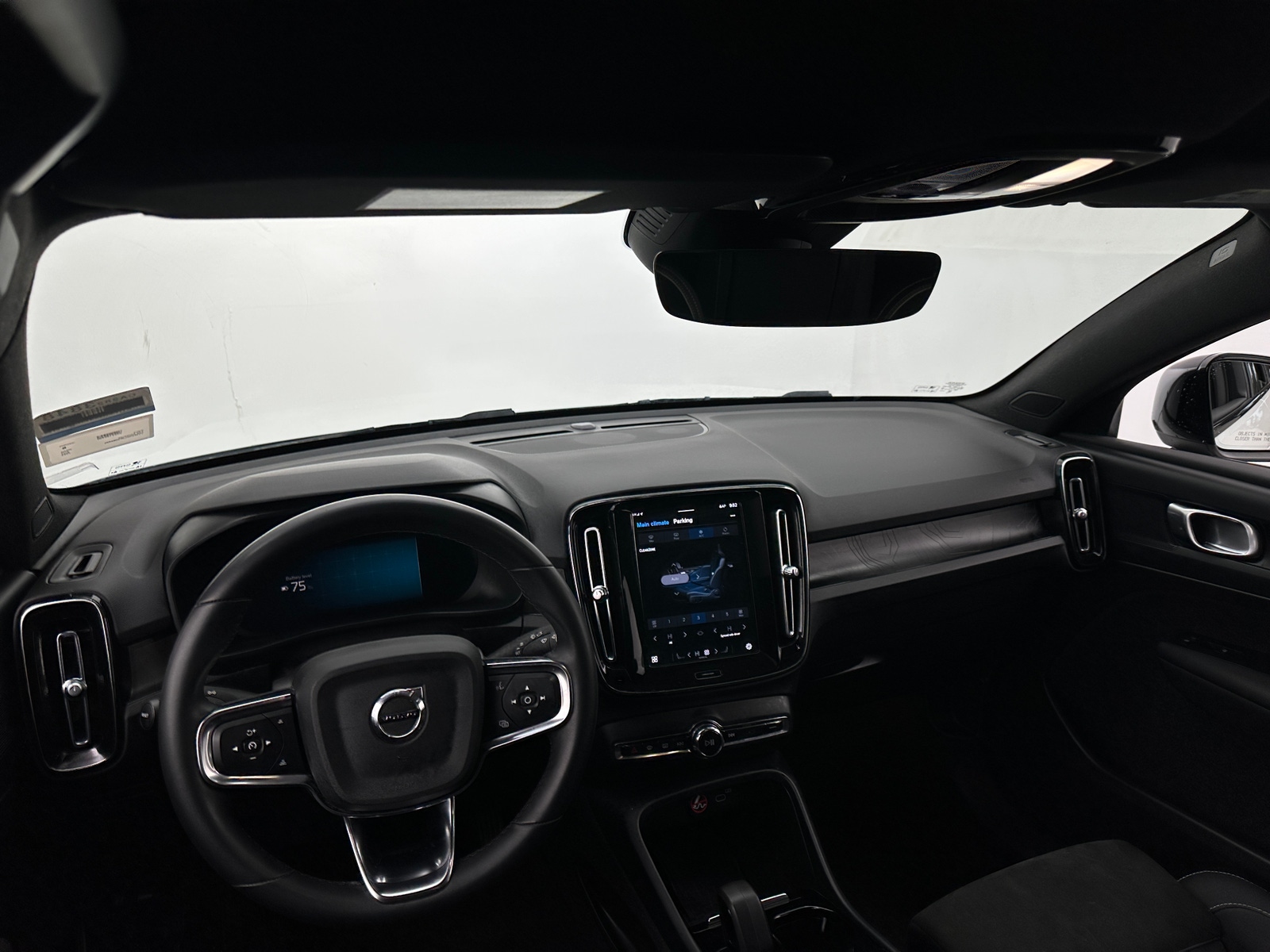 Thumbnail: 2023 Volvo C40 - 3