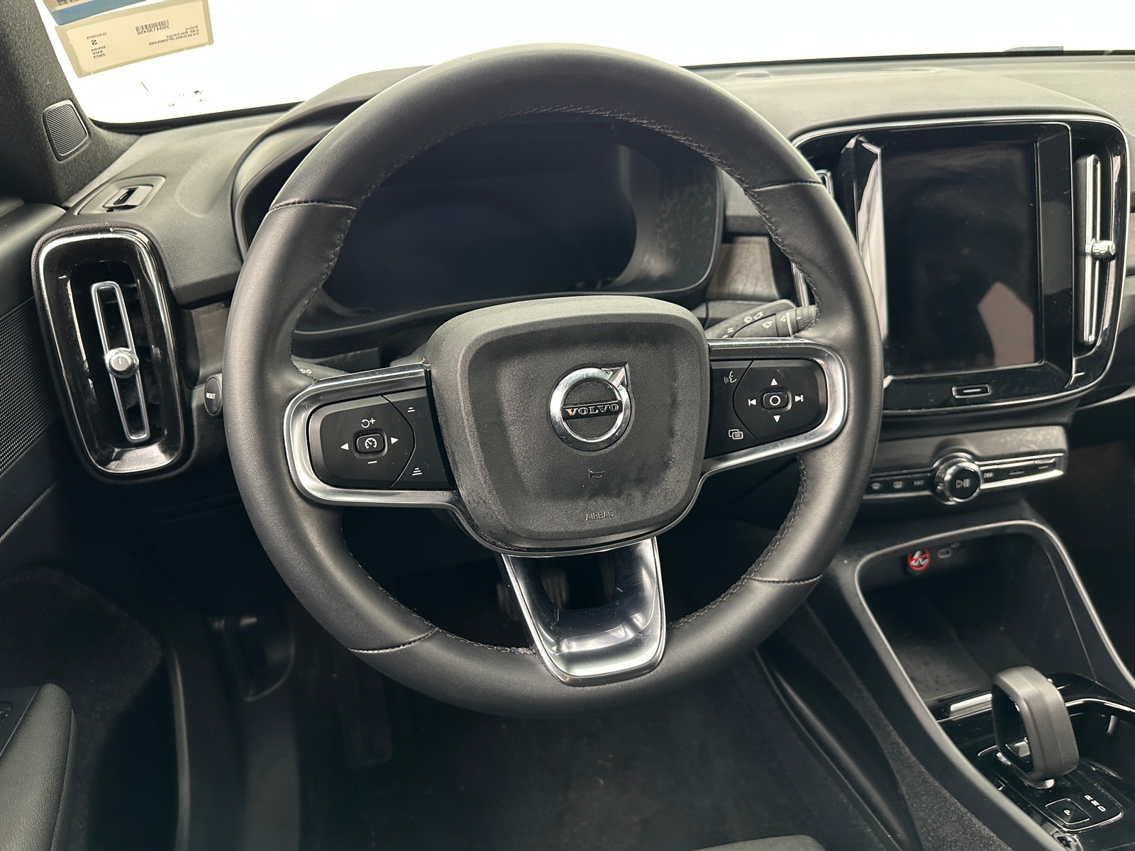 Thumbnail: 2023 Volvo C40 - 5