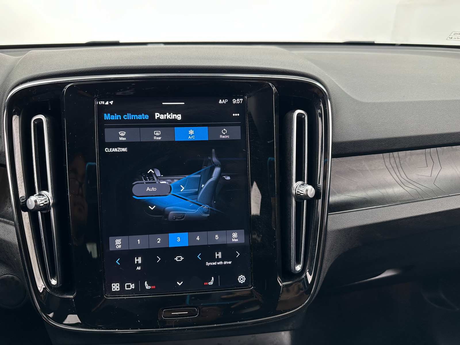 Thumbnail: 2023 Volvo C40 - 4