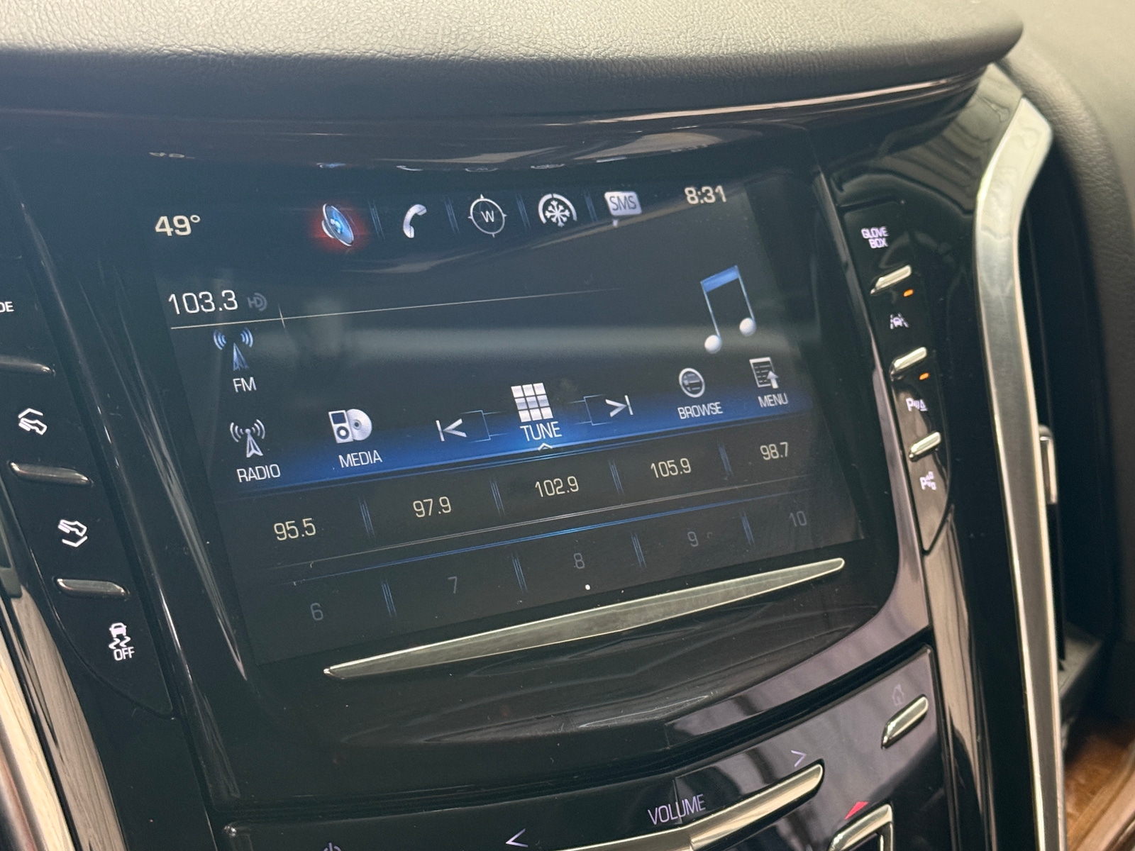 Thumbnail: 2019 Cadillac Escalade - 3