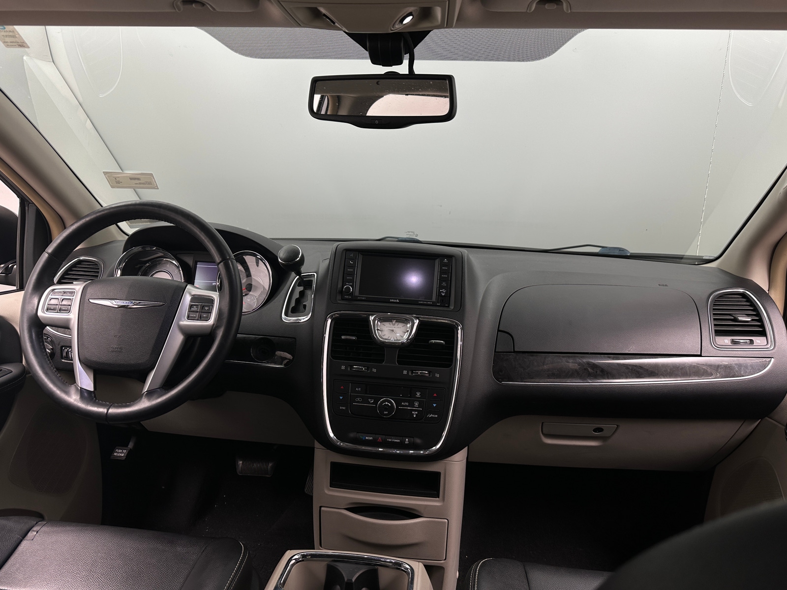 Thumbnail: 2015 Chrysler Town & Country - 2