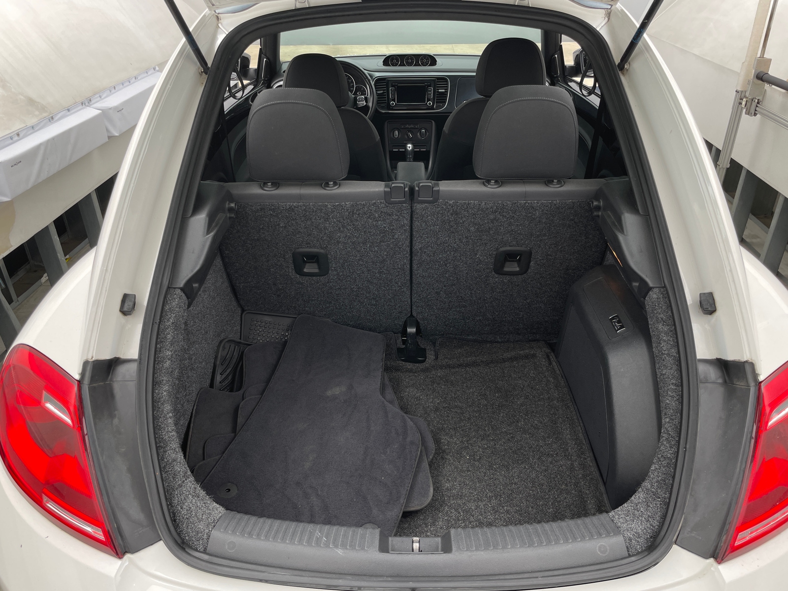 Thumbnail: 2012 Volkswagen Beetle - 6