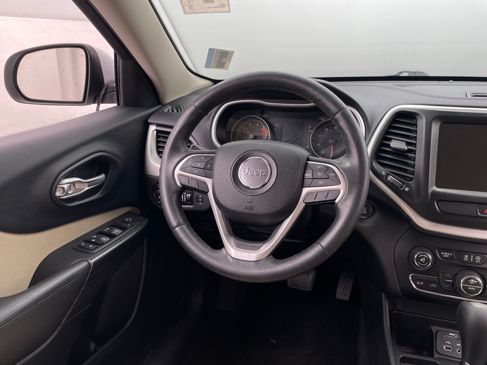 Thumbnail: 2016 Jeep Cherokee - 5