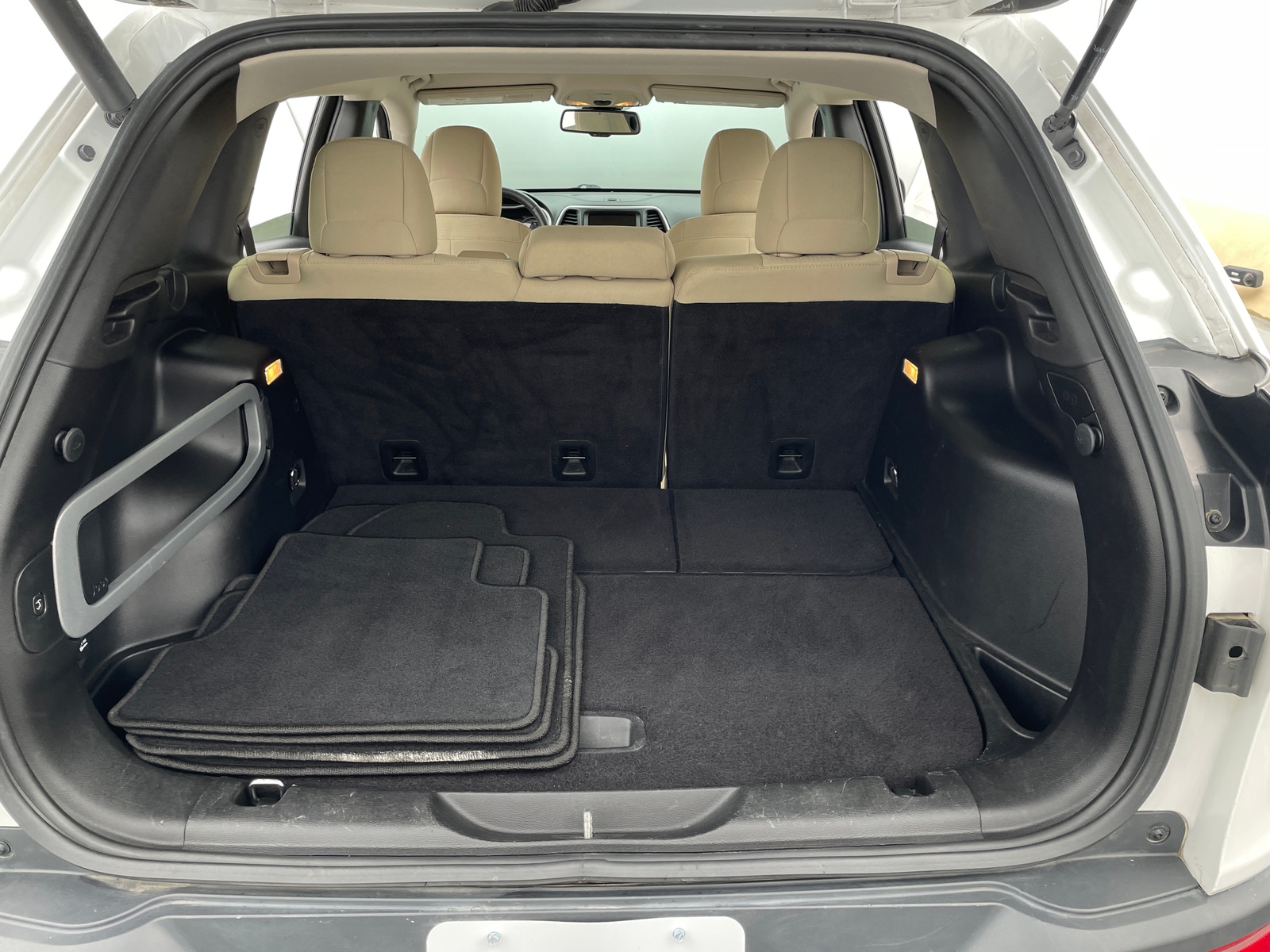 Thumbnail: 2016 Jeep Cherokee - 7