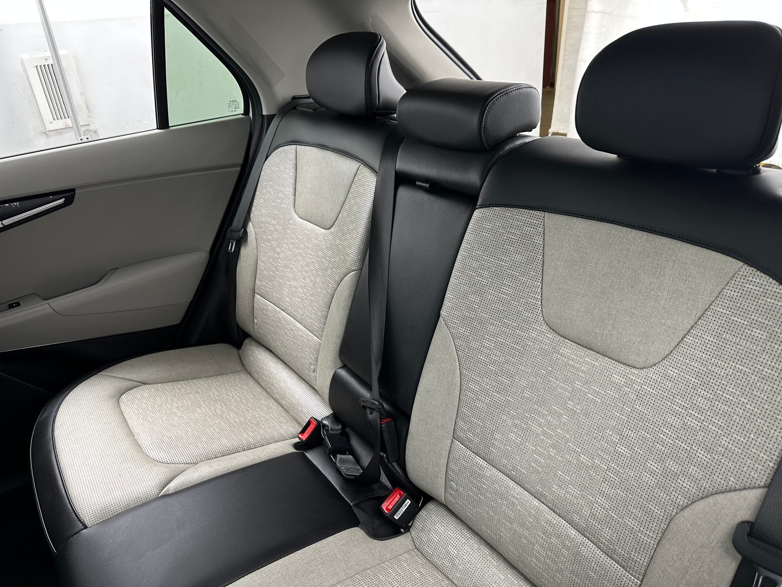 Thumbnail: 2023 Kia Niro - 5