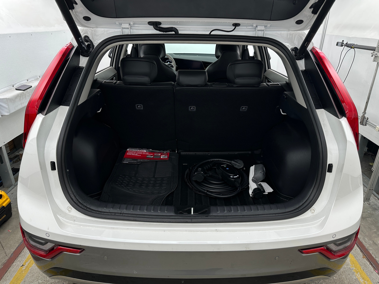 Thumbnail: 2023 Kia Niro - 6