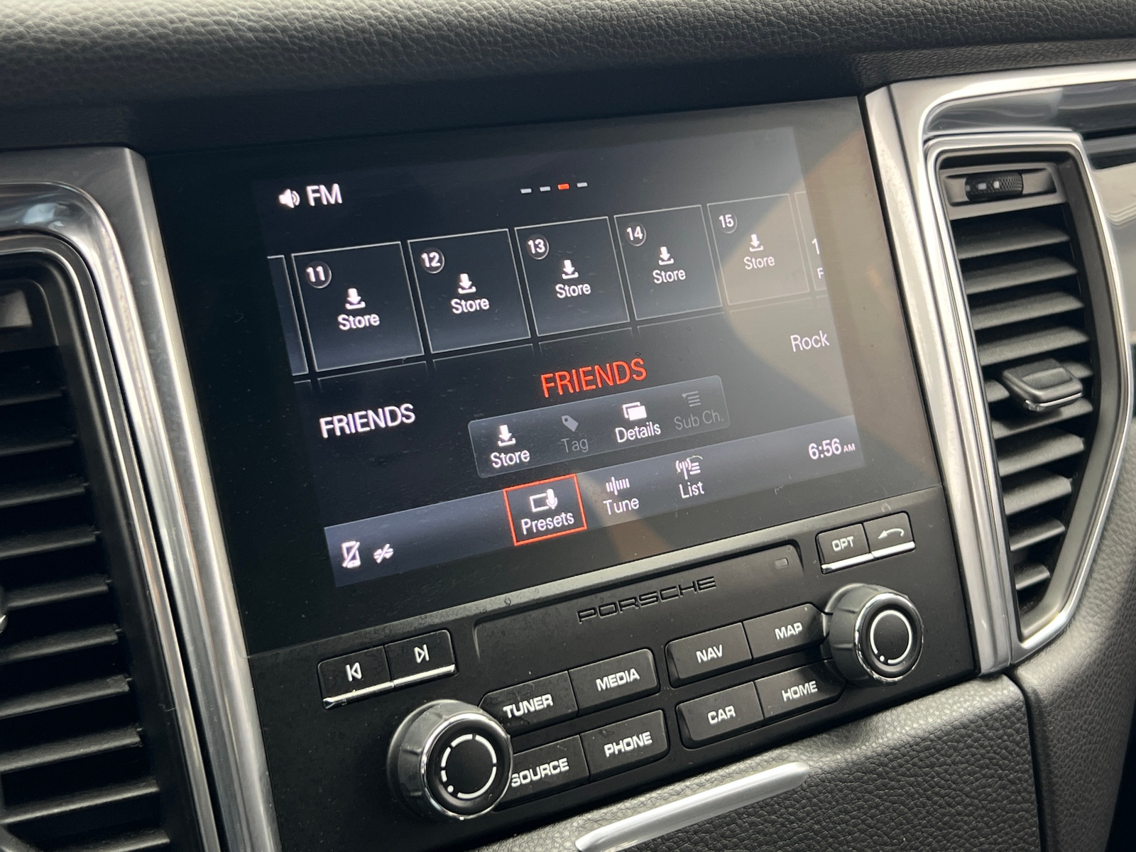 Thumbnail: 2017 Porsche Macan - 3