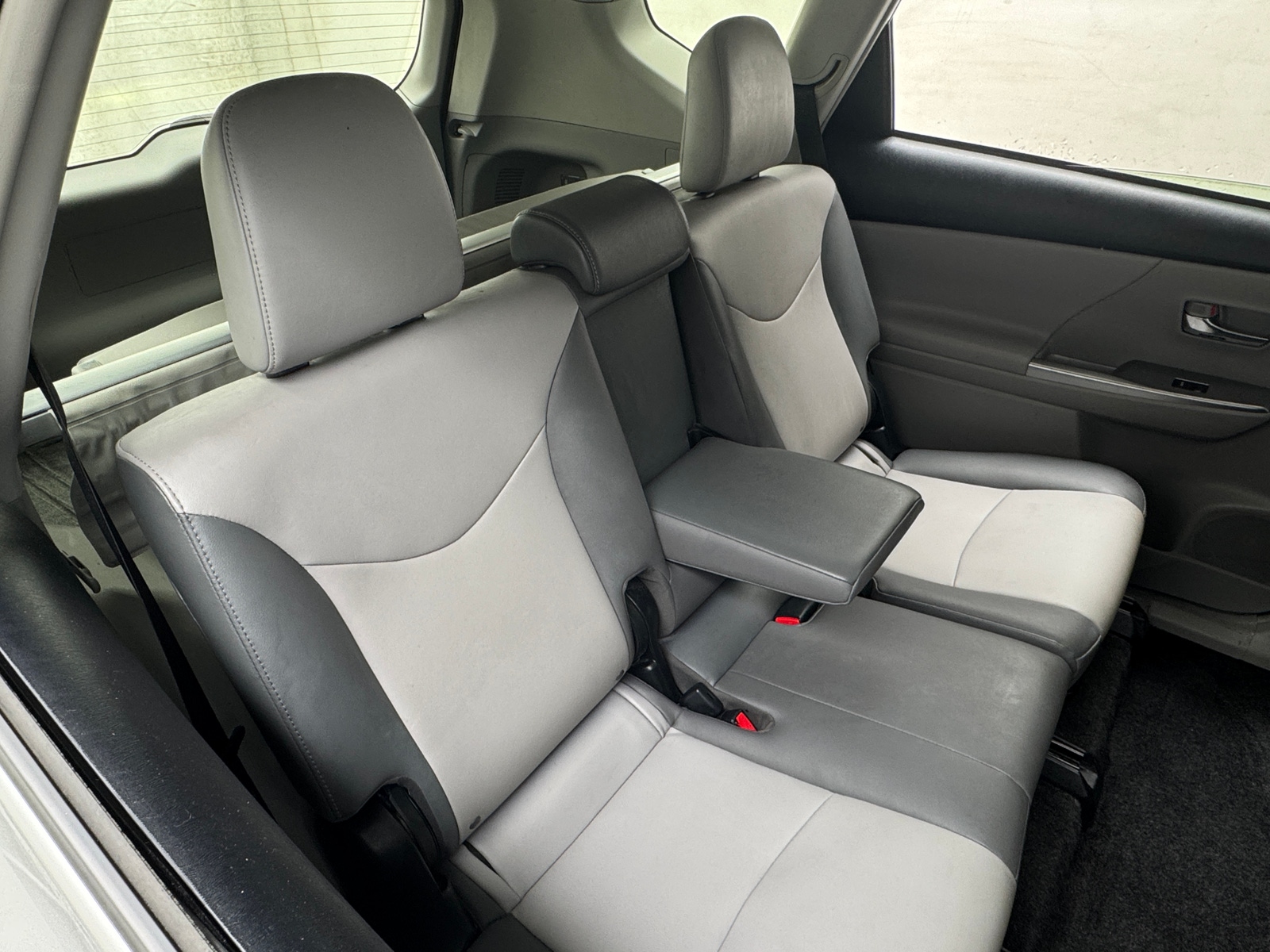 Thumbnail: 2017 Toyota Prius v - 6