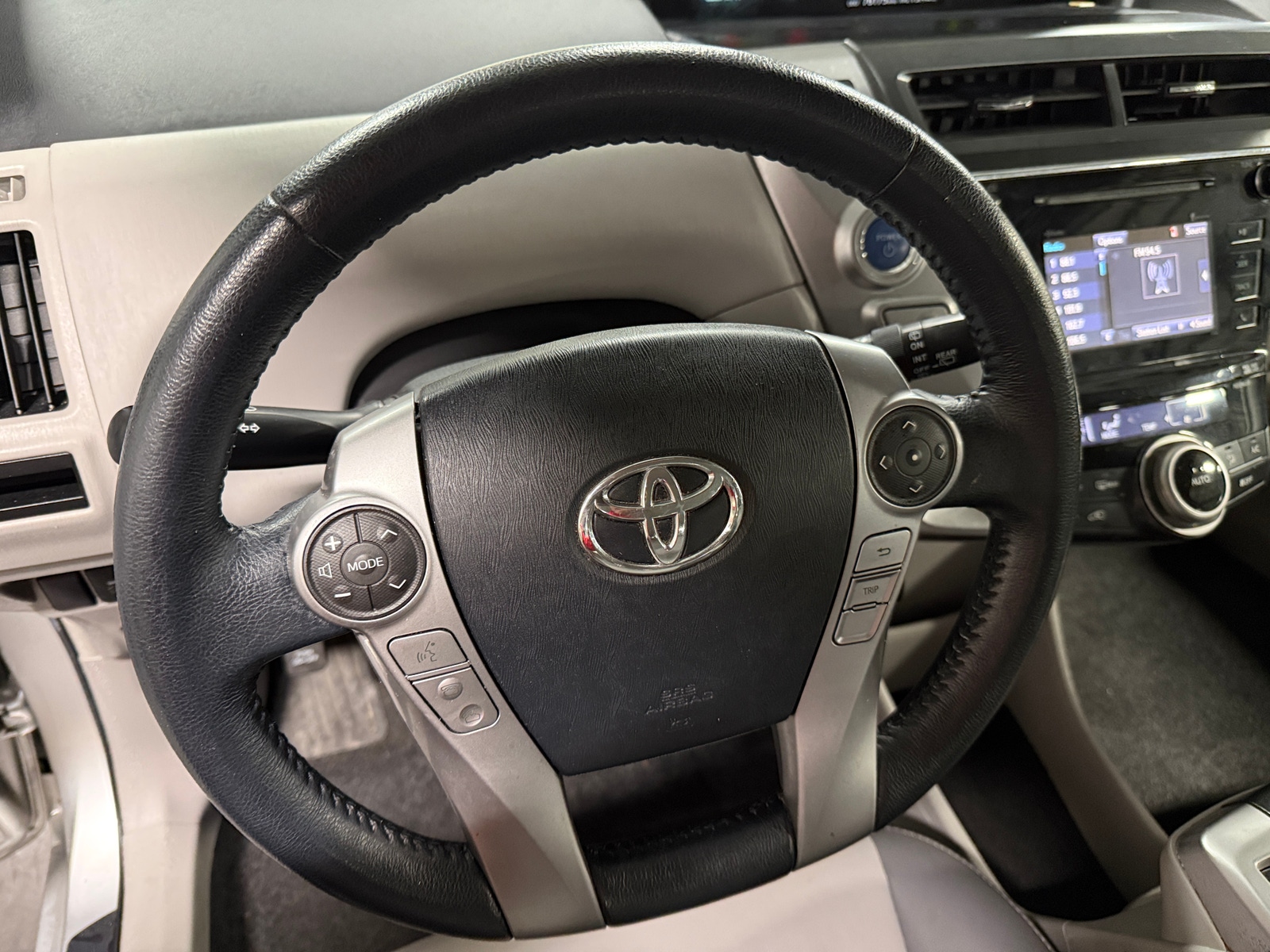 Thumbnail: 2017 Toyota Prius v - 5