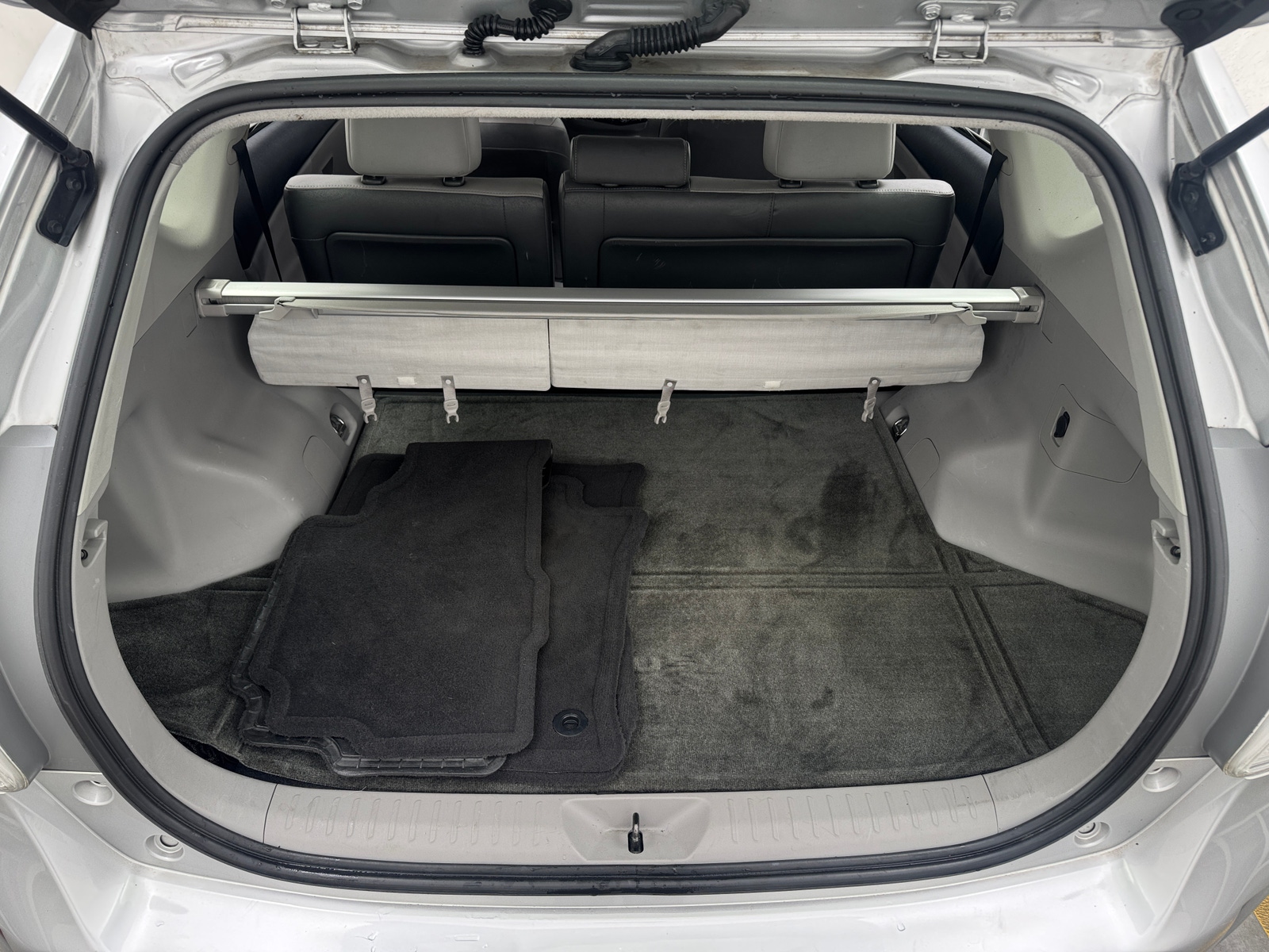 Thumbnail: 2017 Toyota Prius v - 7