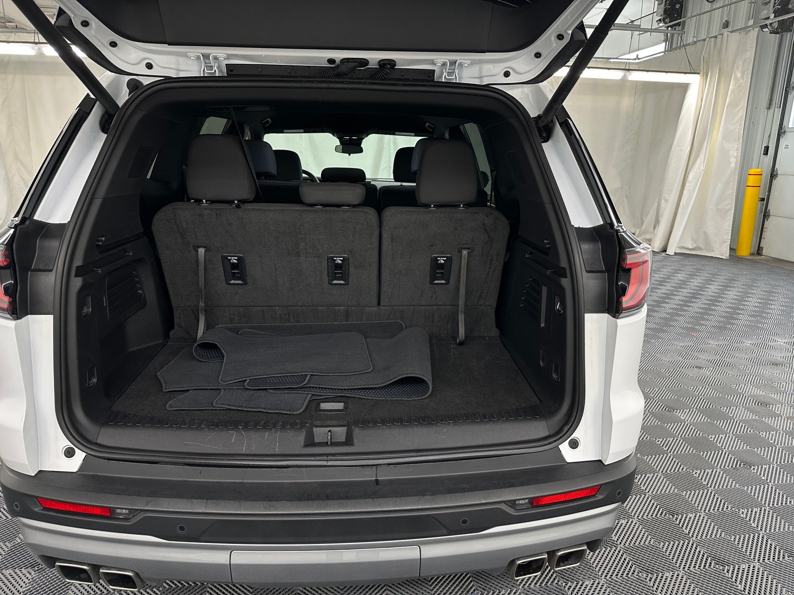 Thumbnail: 2025 GMC Acadia - 7