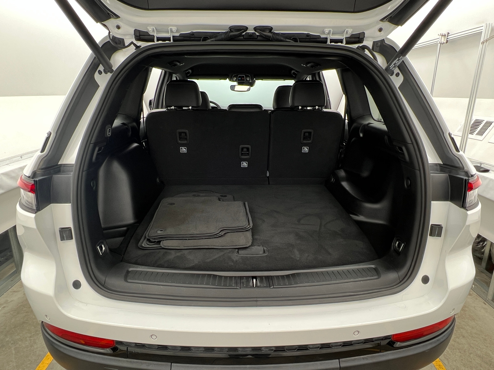 Thumbnail: 2024 Jeep Grand Cherokee - 6