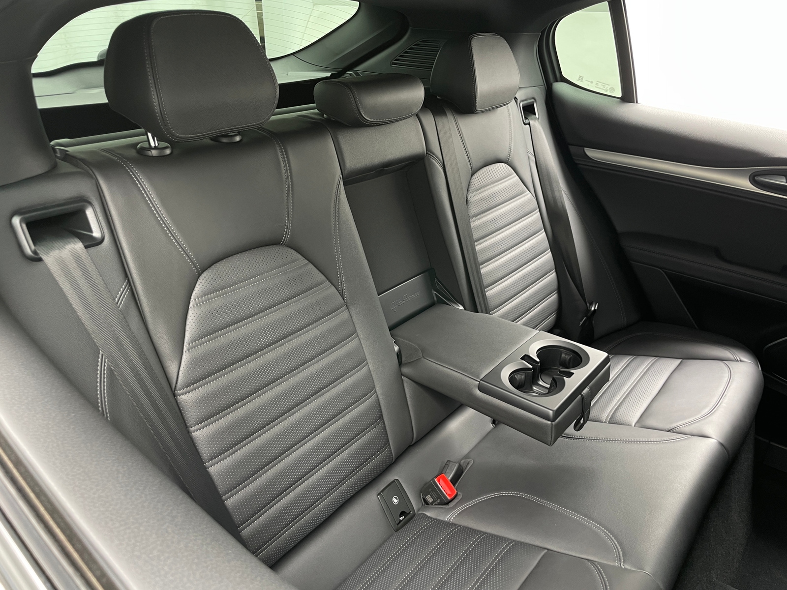 Thumbnail: 2023 Alfa Romeo Stelvio - 5