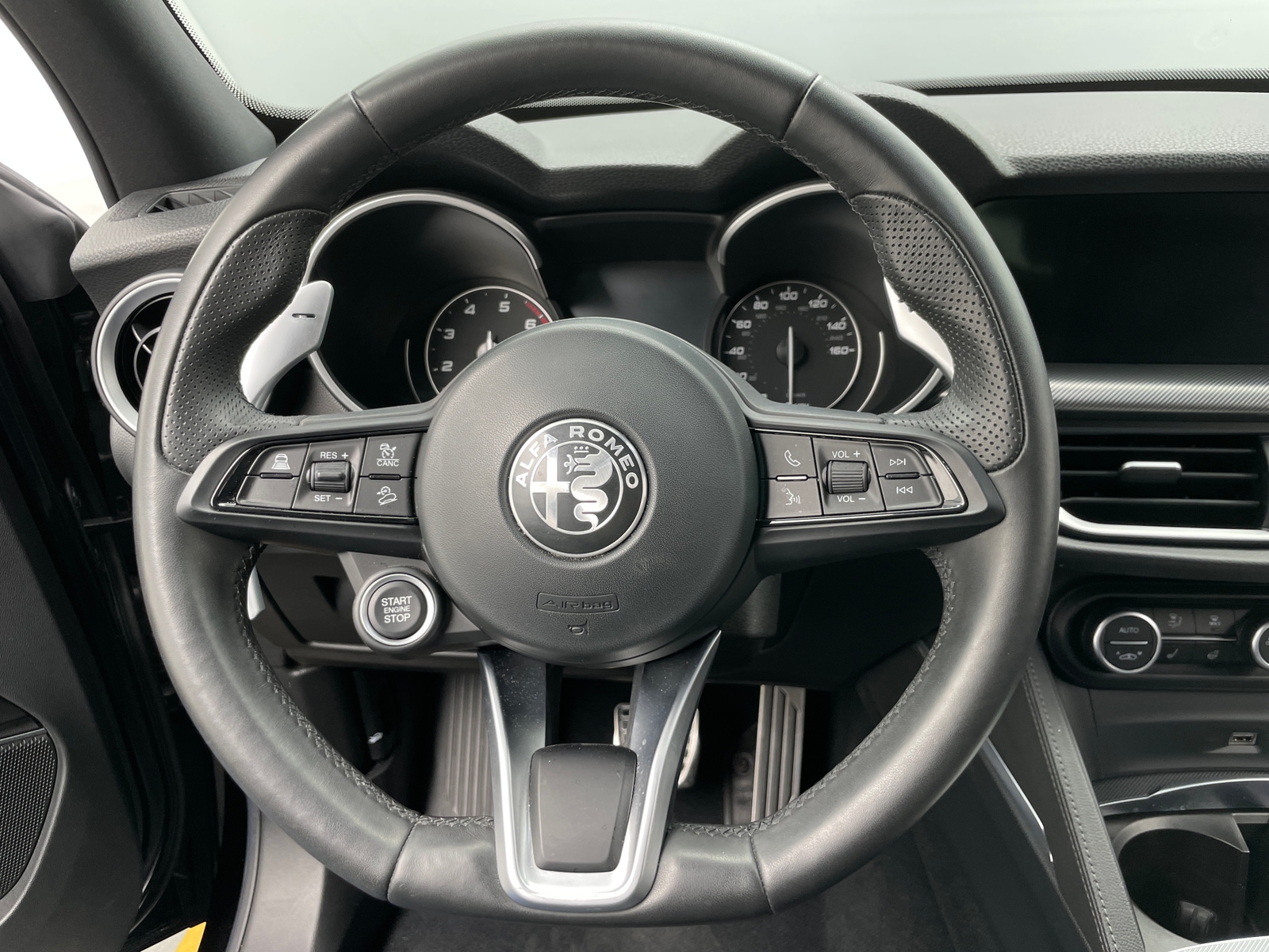 Thumbnail: 2023 Alfa Romeo Stelvio - 4