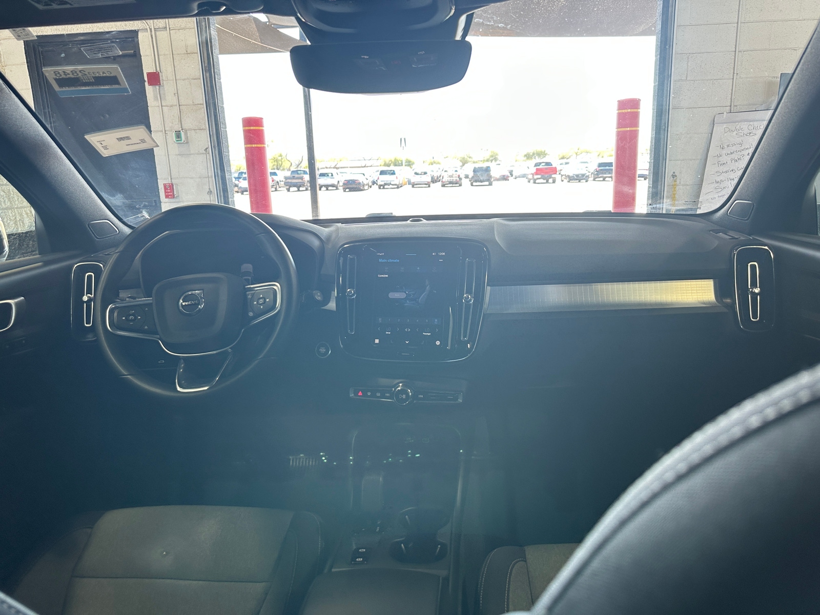 Thumbnail: 2024 Volvo XC40 - 3