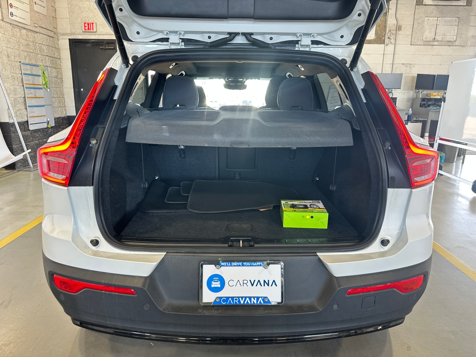 Thumbnail: 2024 Volvo XC40 - 7