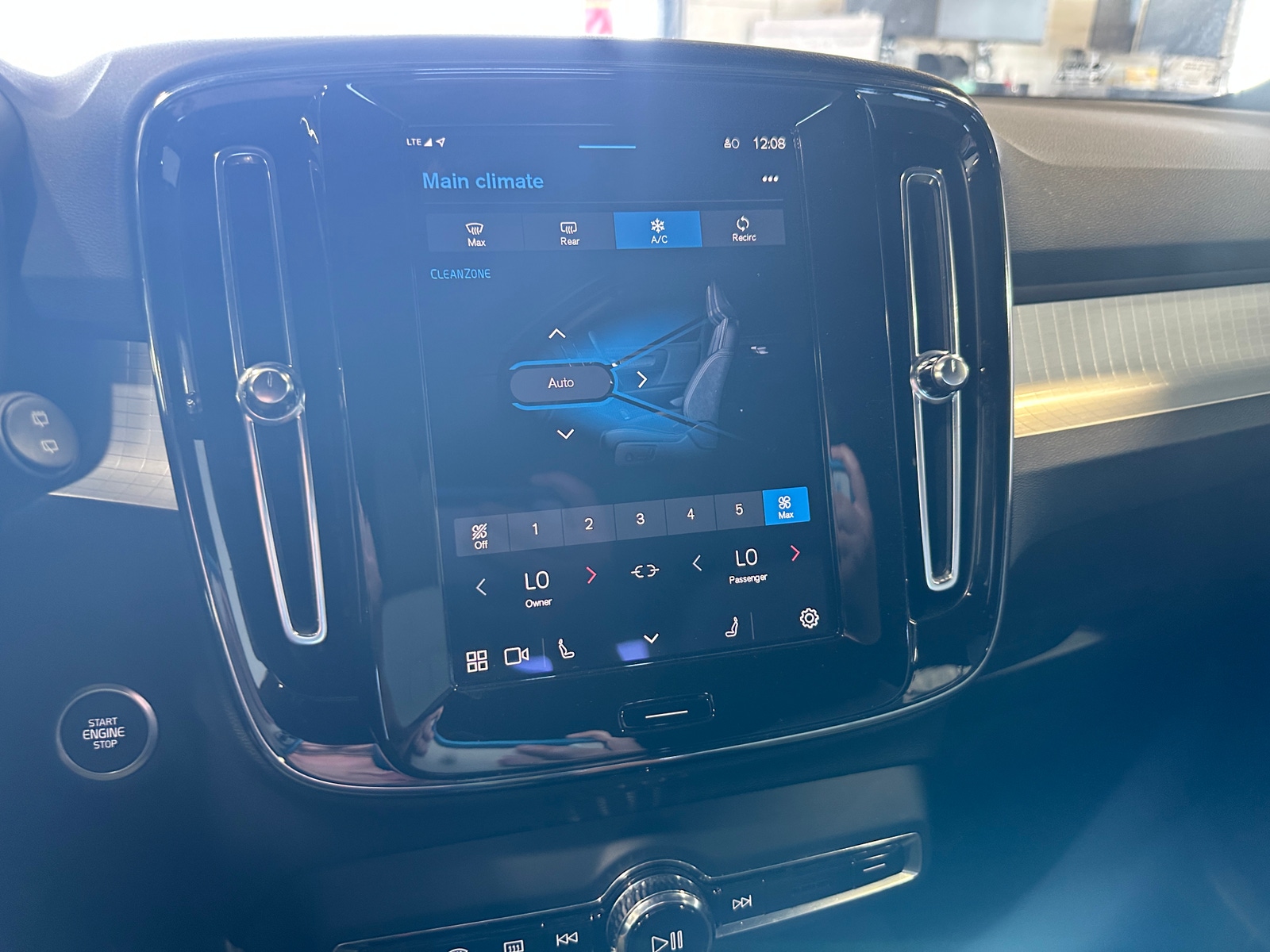 Thumbnail: 2024 Volvo XC40 - 4