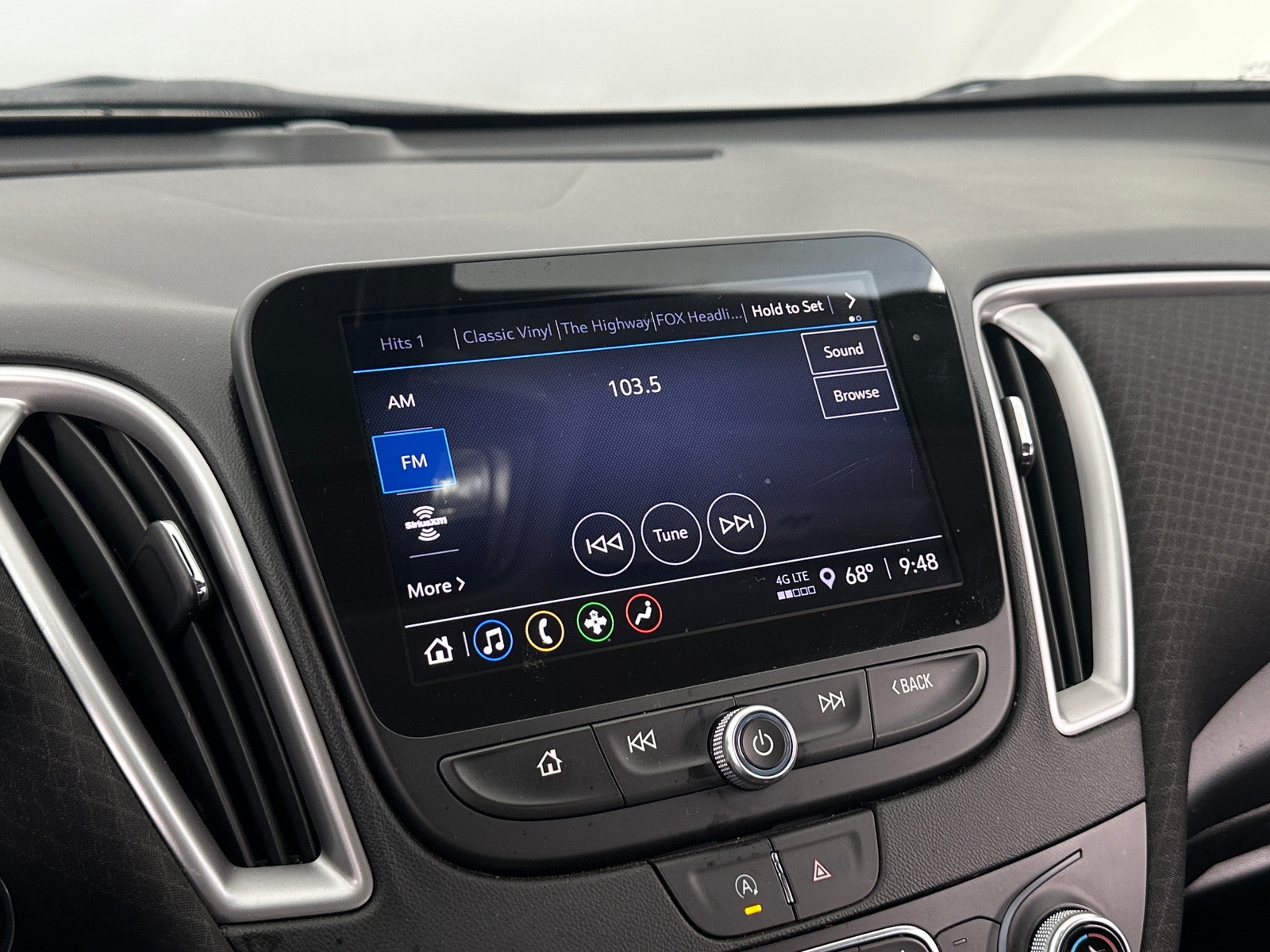 Thumbnail: 2022 Chevrolet Malibu - 4