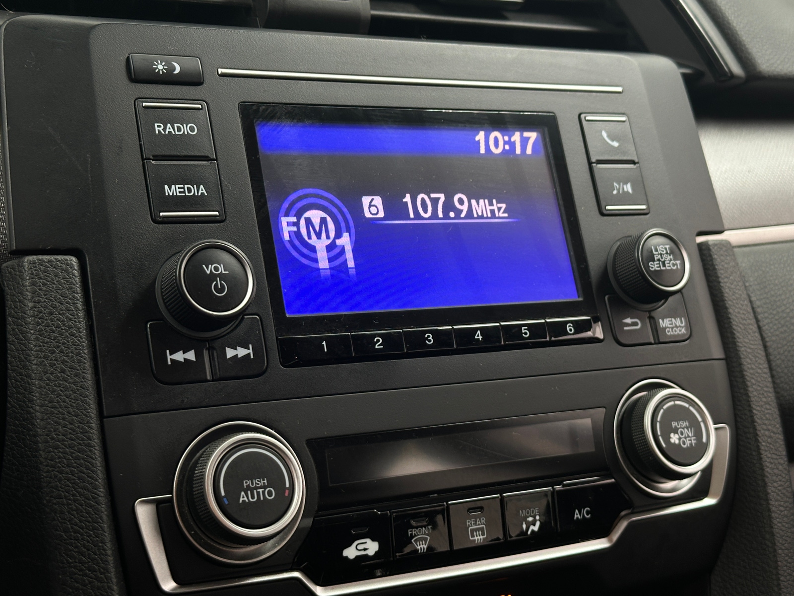 Thumbnail: 2017 Honda Civic - 4