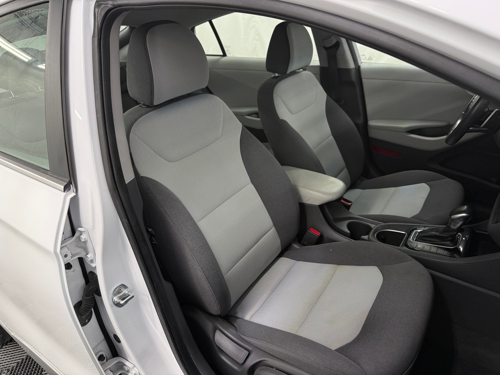 Thumbnail: 2020 Hyundai Ioniq - 2