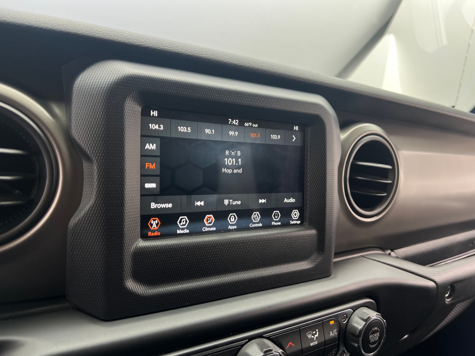 Thumbnail: 2019 Jeep Wrangler - 4