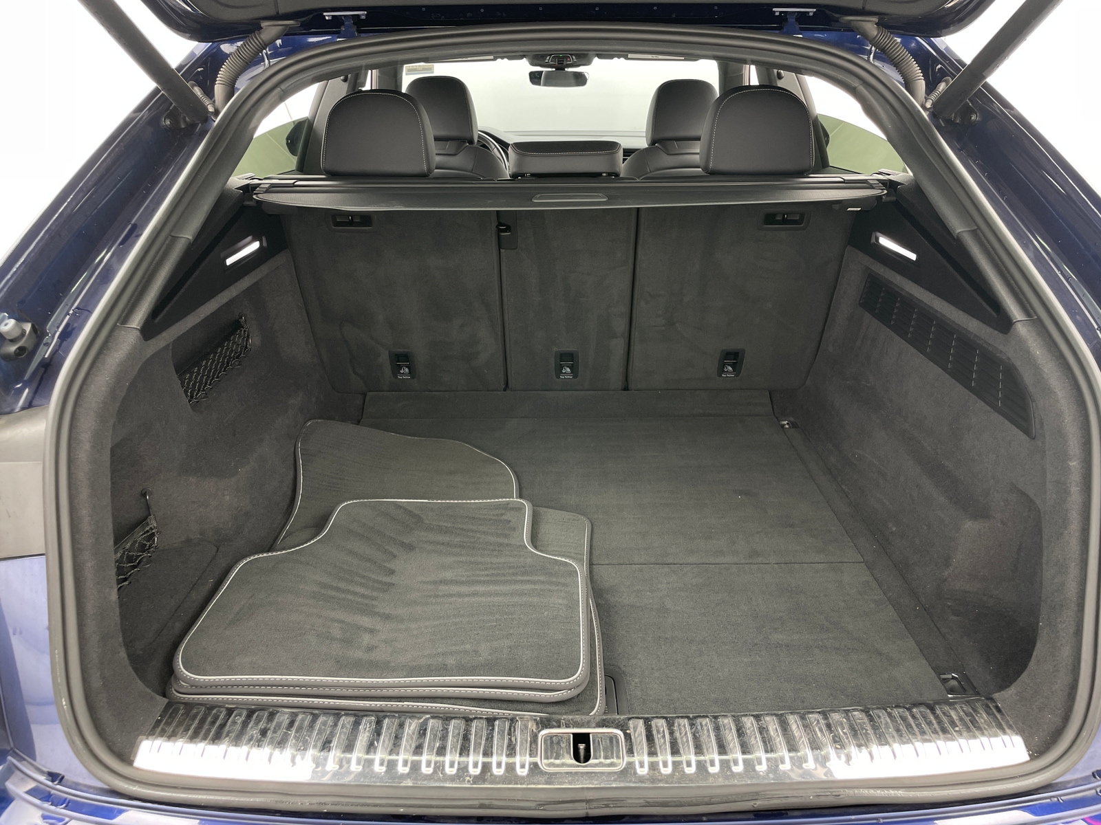 Thumbnail: 2021 Audi Q8 - 6