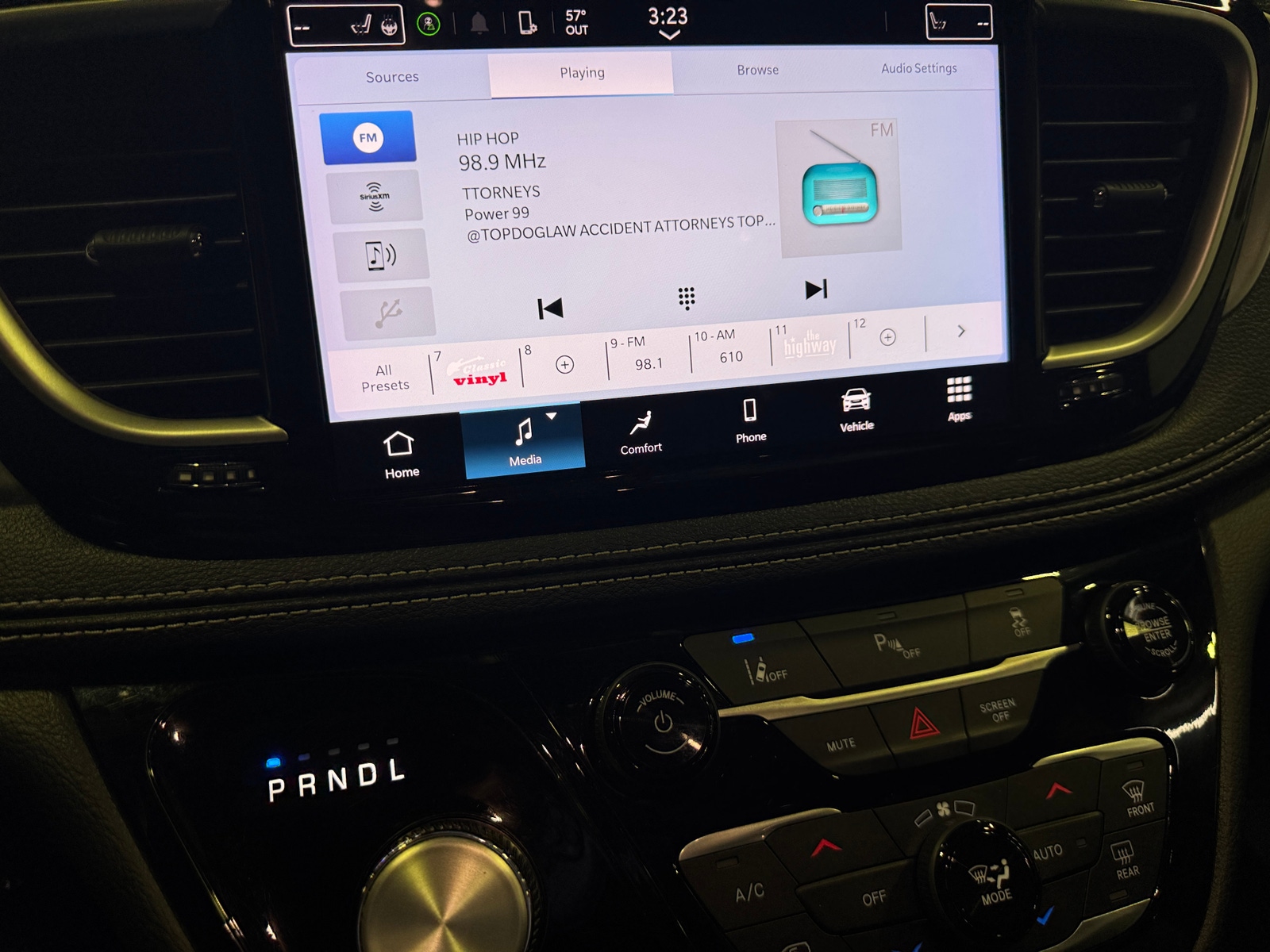 Thumbnail: 2023 Chrysler Pacifica - 3