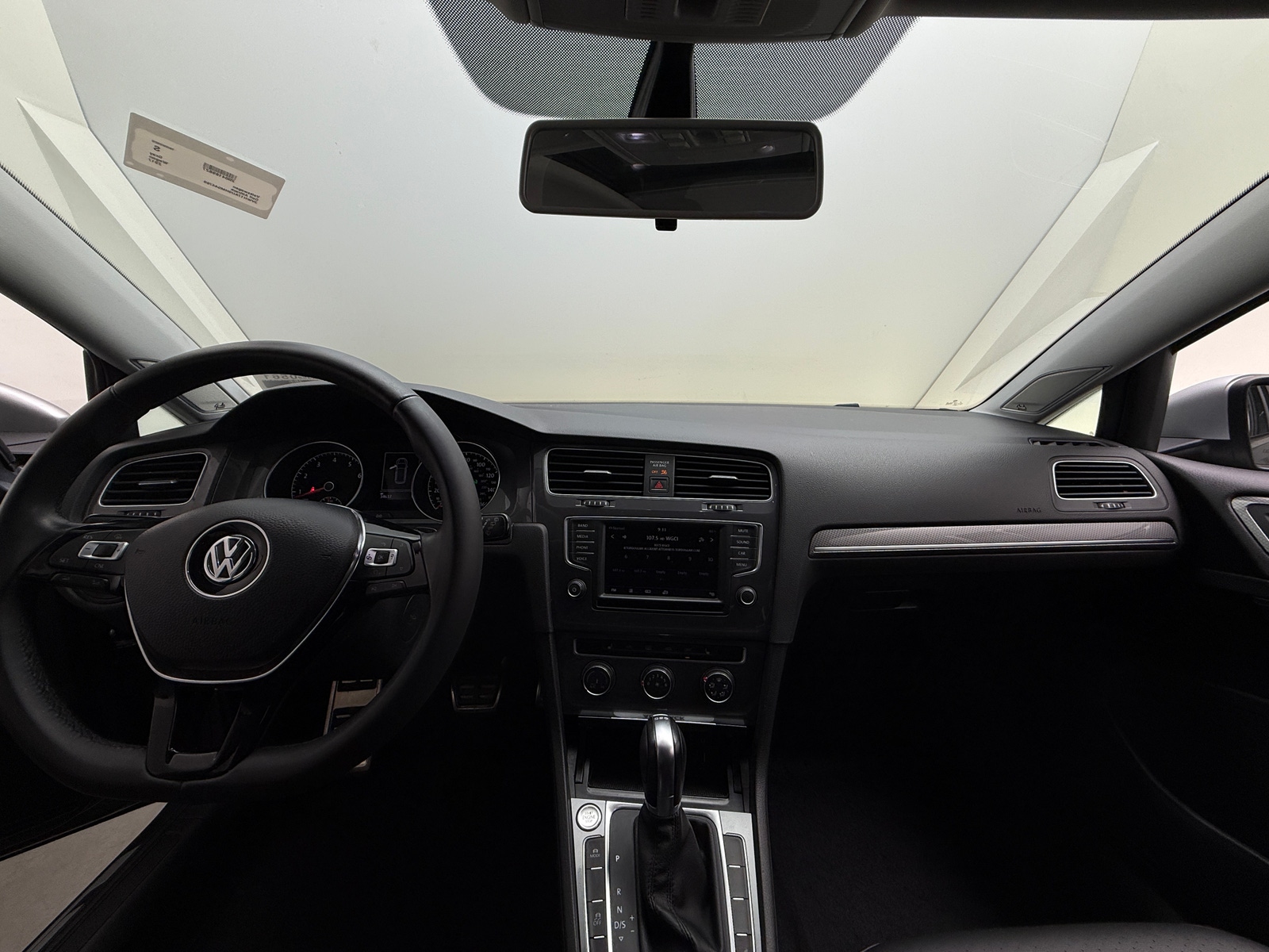 Thumbnail: 2017 Volkswagen Golf - 2